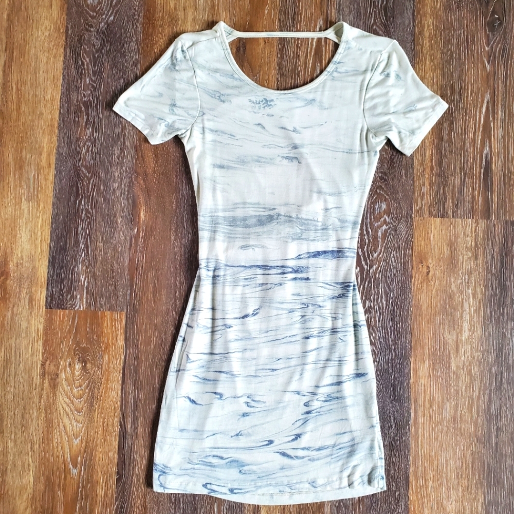 Young Fabulous & Broke Mini T-Shirt Dress Blue White Tie Dye Open Back Small